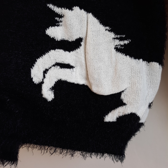 Unicorn eyelash sweater - Picture 3 of 3